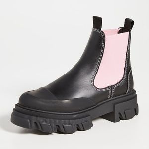 GANNI Low Chelsea Boot Black & Pink